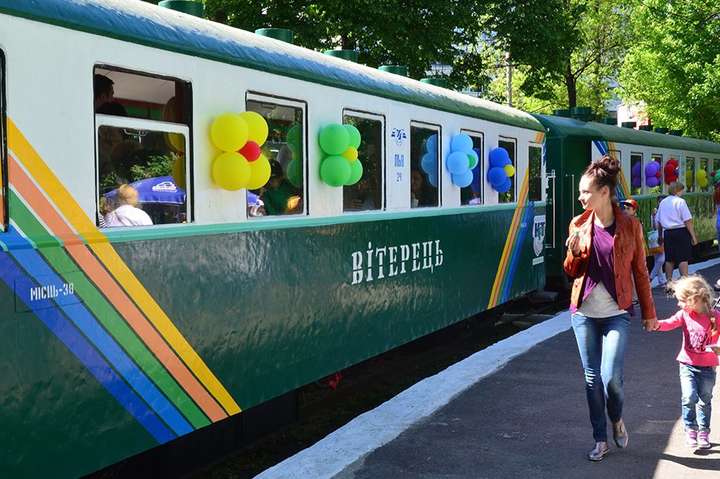 У Львові запрацювала унікальна залізниця, якою керують діти (відео)