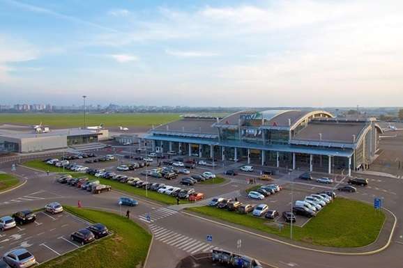Аеропорт «Київ» хочуть закрити на рік
