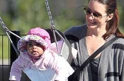  Кристин Дэвис с дочкой 