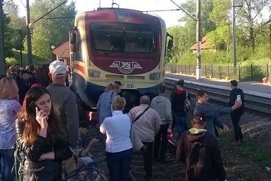 На Львівщині незадоволені пасажири заблокували рух поїздів (відео)