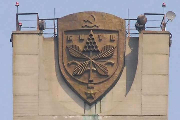 Герб Києва на Північному мосту замінять за 4 млн грн