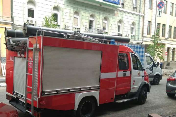 У центрі Києва обвалився фасад будівлі