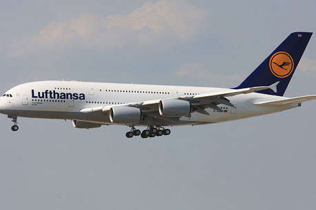 Самолет Lufthansa сел в Берлине из-за проблем с двигателем
