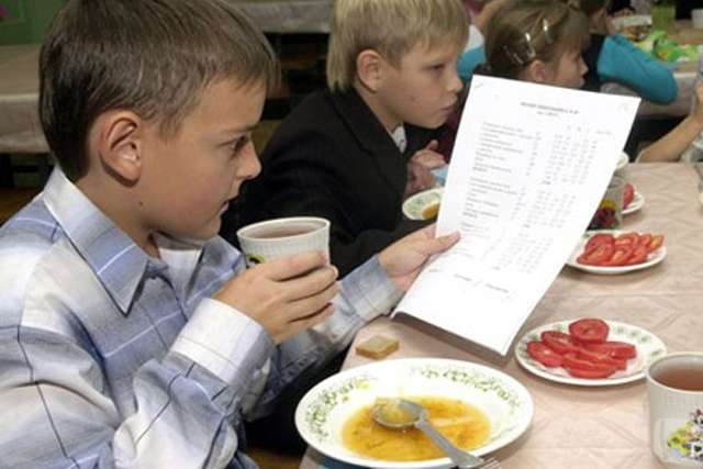 Кабмін змінить вимоги до харчування у школах