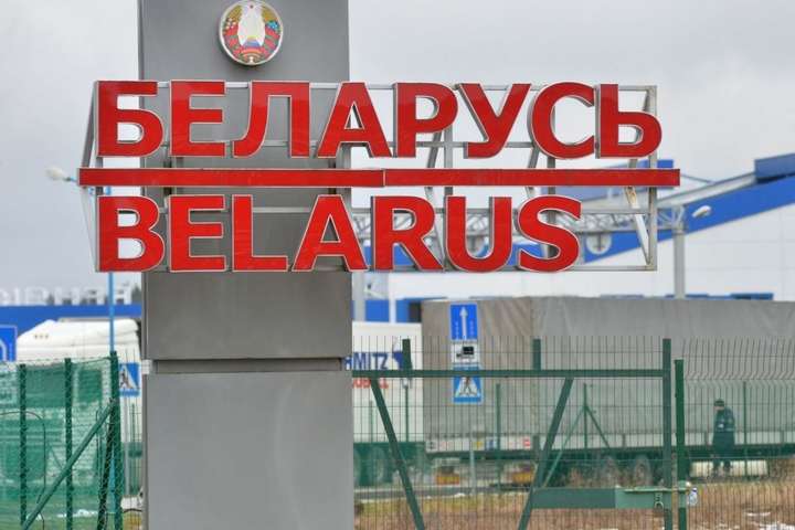 Троє українців у Білорусі намагалися перетнути кордон з підробленими страховками