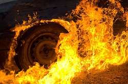 У Києві продовжують горіти автомобілі: вночі на Оболоні палав Mercedes