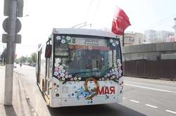 Хроніки «побєдобєсія»: у Росії запустили тролейбус з макетом могили Невідомого солдата