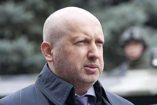 Турчинов требует от СБУ реакции на трансляцию парада «ДНР» в Украине