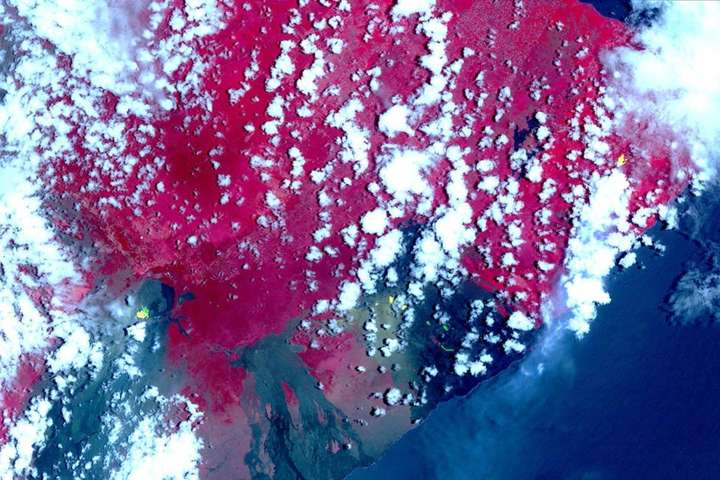 Опубликованы космические фото извержения вулкана на Гавайях