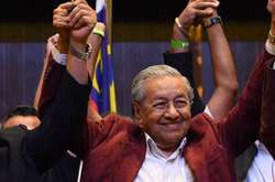  92-річний політик Махатхір Мохамад переміг правлячу коаліцію «Національний фронт»