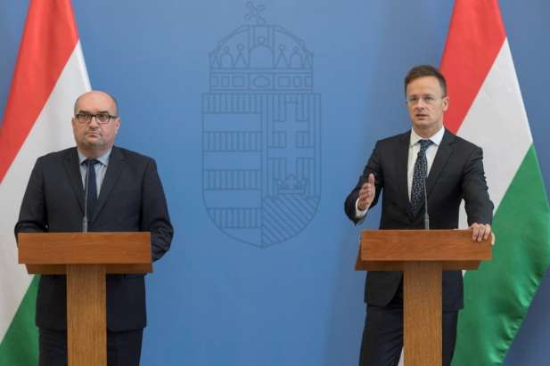 Глава МЗС Угорщини розкритикував ЄС через закарпатських угорців 