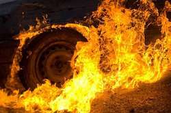 На проспекті Шухевича посеред дороги горів автомобіль