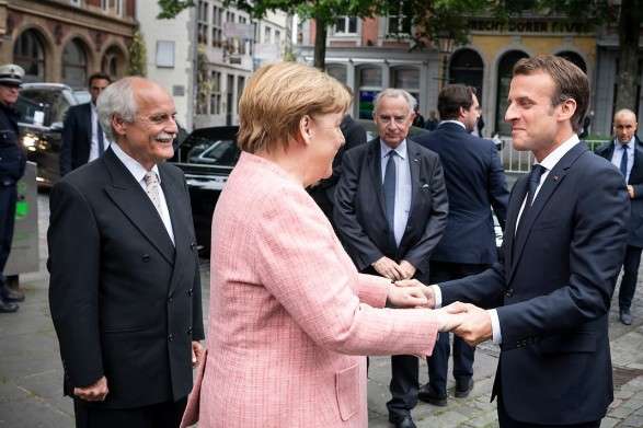 Меркель зустрілася з Макроном в Аахені