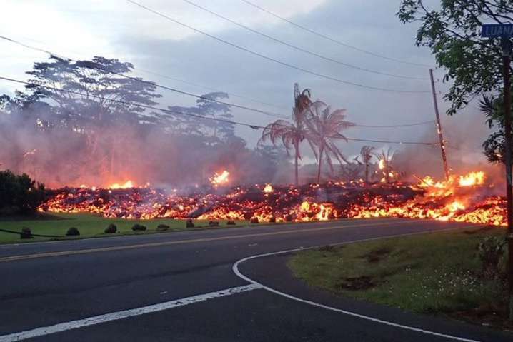 Гавайи объявили зоной стихийного бедствие из-за извержения вулкана