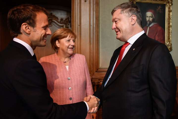 Меркель пообещала бороться за восстановление территориальной целостности Украины