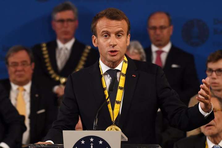 Президент Франции получил премию Карла Великого