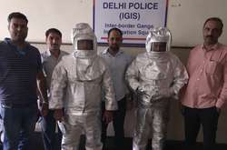 В Індії шахраї в скафандрах із фольги дурили бізнесменів, пропонуючи вкластися в пристрої для NASA