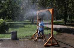 Київ готується до літньої спеки: у парках встановлять рамки-розпилювачі води