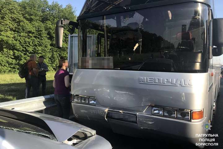 В аеропорту «Бориспіль» автобус спровокував масштабну ДТП