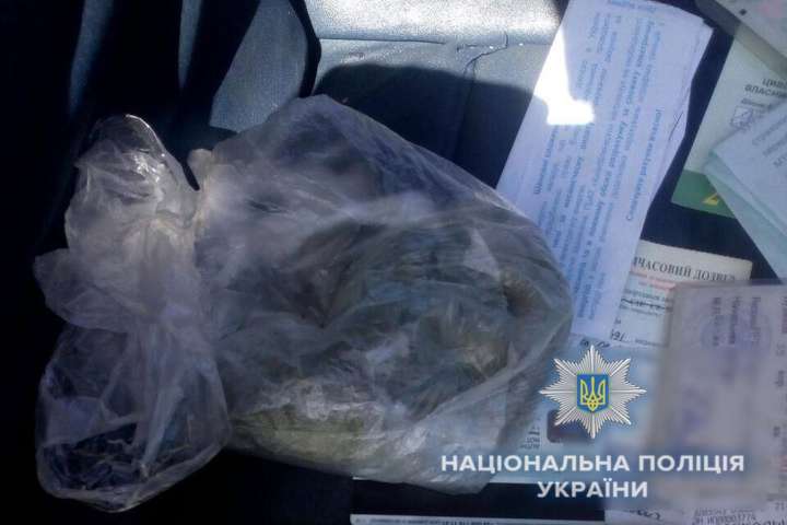 На Київщині затримано водія з наркотичною речовиною