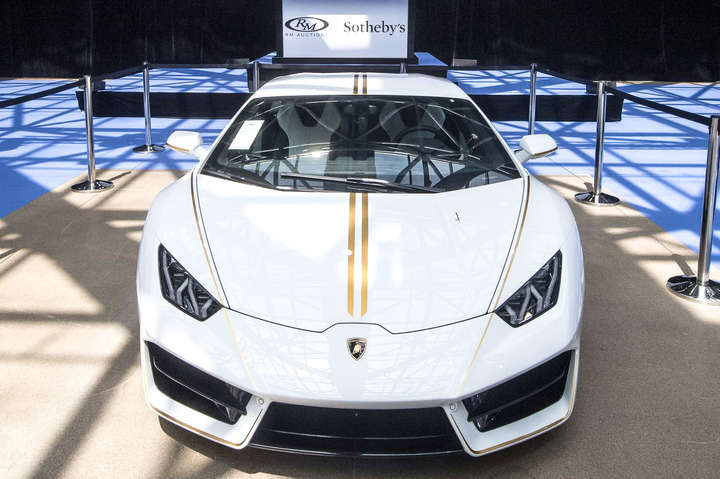 Lamborghini Папи Римського продали за 715 тисяч євро