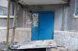 На Донеччині бетонна стіна біля під'їзду впала на чотирьох дітей