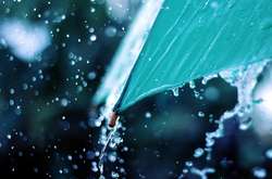 Синоптики радять дістати светри і парасолі: в Україні різко похолодає