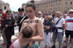 Активистка Femen устроила «голую» акцию в Ватикане