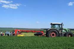 На Вінниччині чоловік заснув посеред поля і його переїхав трактор