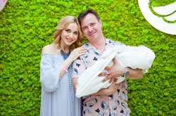 Лилия Ребрик с супругом Андреем Диким и новорожденной дочкой Полиной