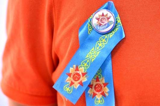 У соцмережі «Однокласники» зафукали нову «Казахстанську стрічку Перемоги»