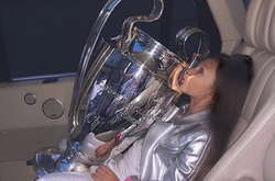 Сеть шокирована циничными фото «футбольных дочерей» с кубком Лиги чемпионов