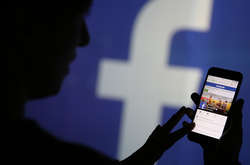 Facebook остановил работу около 200 приложений