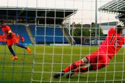 Ірландський воротар примудрився отримати червону картку у серії післяматчевих пенальті (відео)