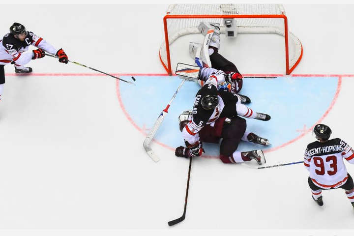 Чемпіонат світу з хокею. Канада лише в овертаймі обіграла Латвію. Інші матчі