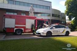  Будівлю Апеляційного суду Києва та територію навколо нього оглядають&nbsp;  правоохоронці та фахівці профільних служб 