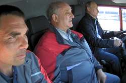 Россияне смеются над Путиным в грузовике на Керченском мосту