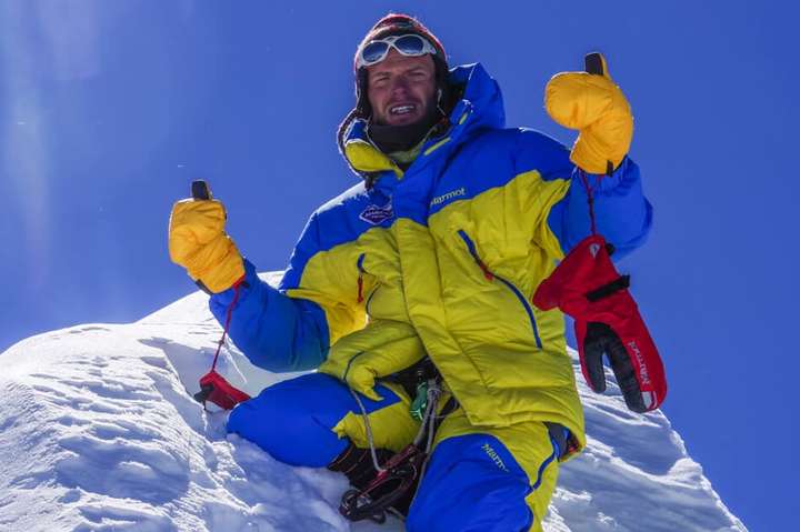 Двоє українських альпіністів після сходження на Еверест застрягли на висоті 6400 метрів