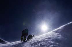 Украинцы застряли на Эвересте на высоте 6400 метров. Их эвакуировали вертолетом