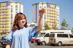 Победительница конкурса «Голос країни-8» впервые побывала в подаренной квартире