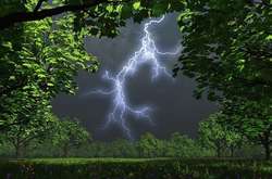 На Закарпаття йдуть зливи з градом