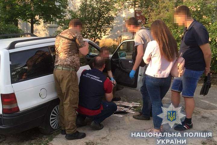 Працівник Держгеокадастру Луганщини, тікаючи від правоохоронців на авто, намагався задавити прокурора 