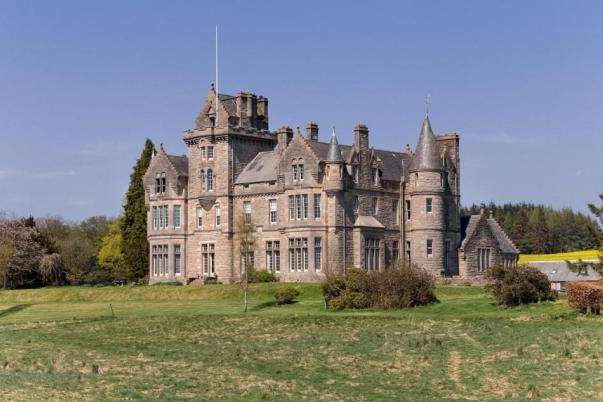 Шотландский замок ХІХ века разыграют в лотерею 