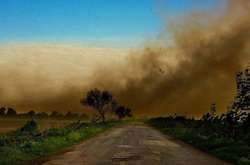 Неймовірні фото пилової бурі, яка пронеслася Полтавщиною