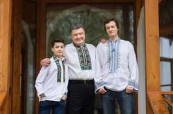 Президент Порошенко выложил трогательное видео в честь Дня вышиванки