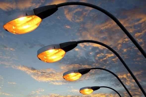 Для освітлення київських вулиць закупили лампи за ціною англійських