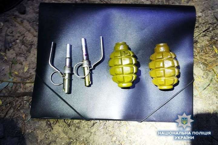 На Київщині молодик розгулював із гранатами в рюкзаку (фото)