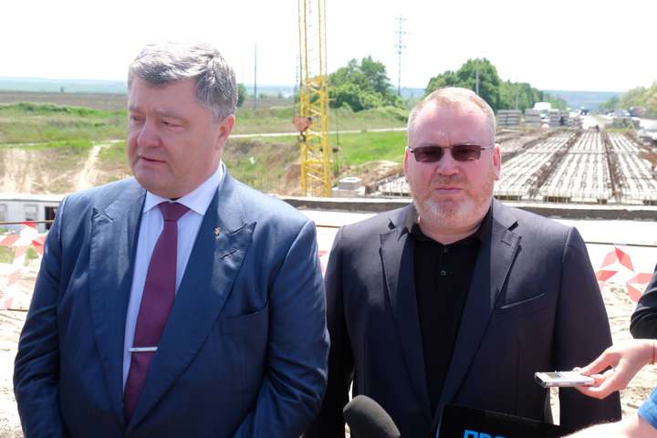 Масштабний ремонт доріг на Дніпропетровщині став можливим завдяки децентралізації, - Порошенко 