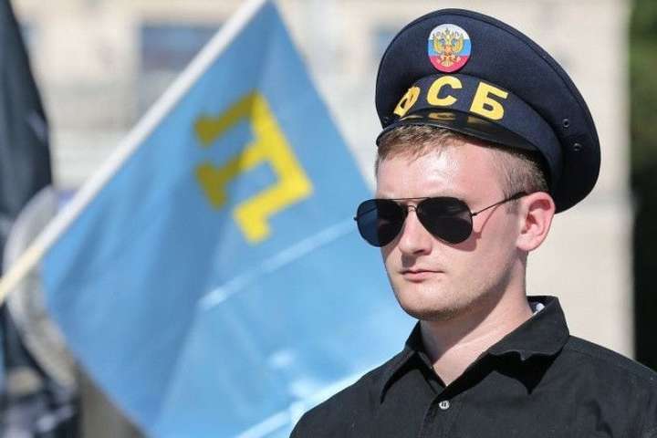 17 травня ввечері відбувалися масові затримання кримських татар у місті Сімферополь - Масові затримання активістів в окупованому Криму: серед арештованих є неповнолітні