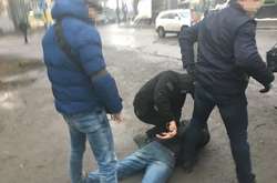 У Рівному СБУ затримала злочинців, які видавали себе за військових